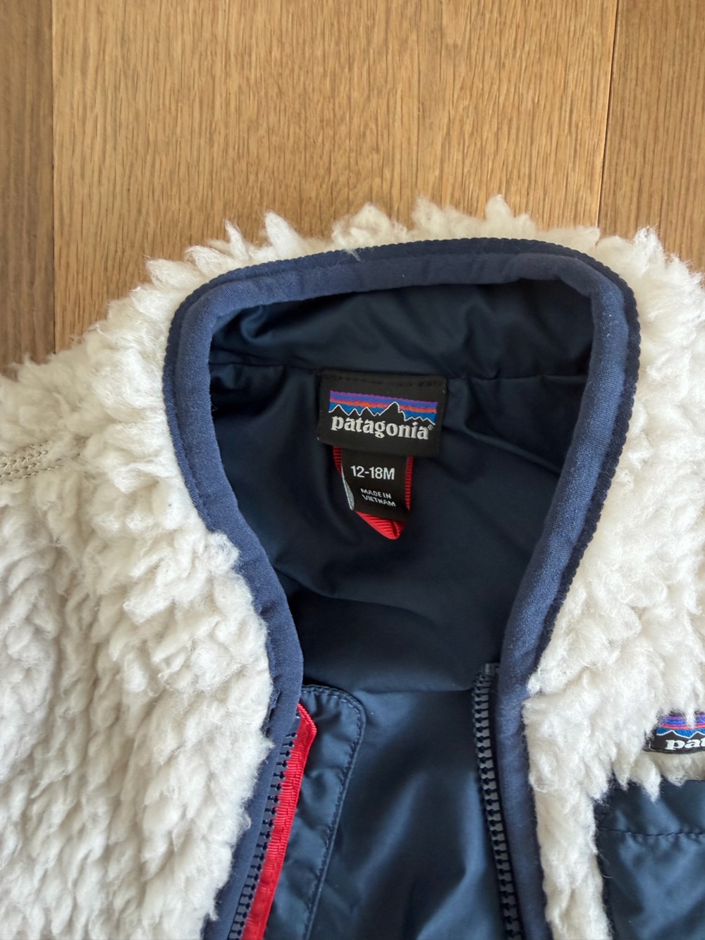 Patagonia Retro-X Cream Sherpa Vest with Navy Trim and Red Zipper Pull - Picture 3 of 4